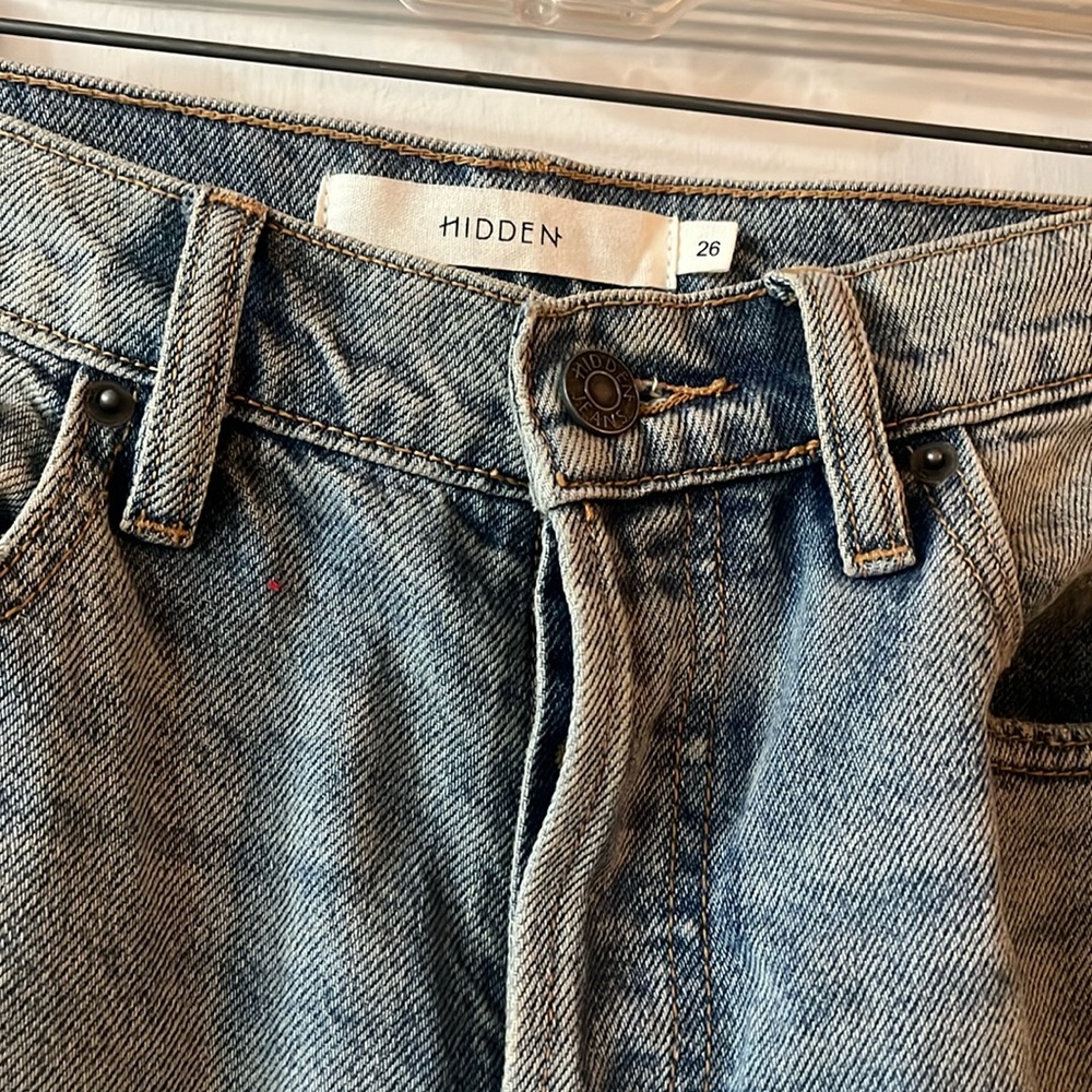 Cropped distressed jeans